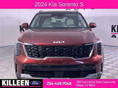 Used 2024 Kia Sorento S w/ Panoramic Sunroof Package