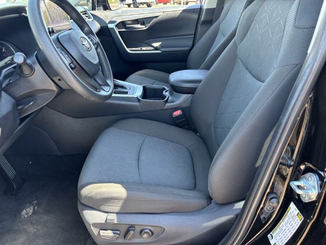 Used 2025 Toyota RAV4 XLE FWD image 19