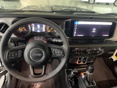 Used 2025 Jeep Wrangler Unlimited Sport AWD/4WD image 14