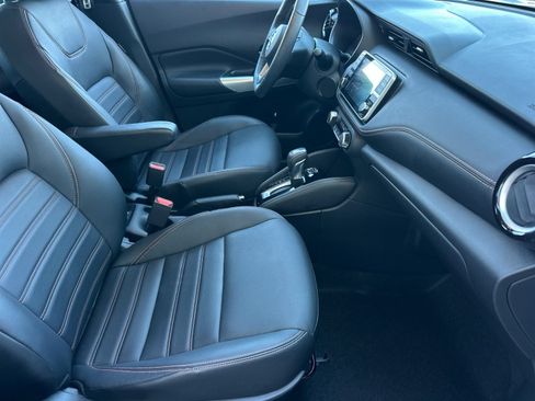 Used 2019 Nissan Kicks SR w/ SR Premium Package FWD image 15