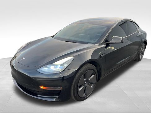 Used 2023 Tesla Model 3 Standard Range image 9