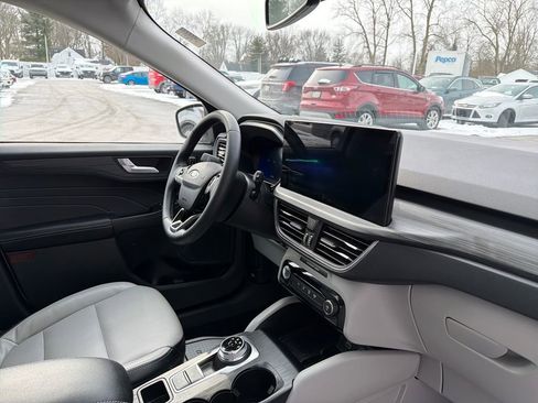 Used 2025 Ford Escape Platinum image 18