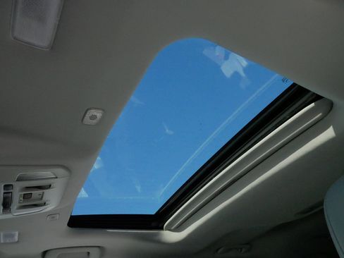 Certified 2026 Toyota Highlander XLE image 31