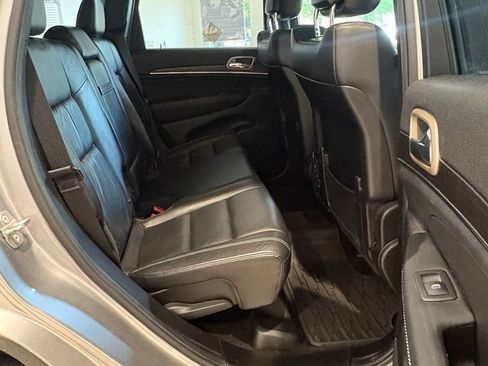 Used 2018 Jeep Grand Cherokee Laredo AWD/4WD image 13