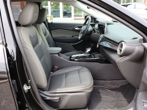 Used 2025 Chevrolet Trax ACTIV w/ Sunroof Package FWD image 42