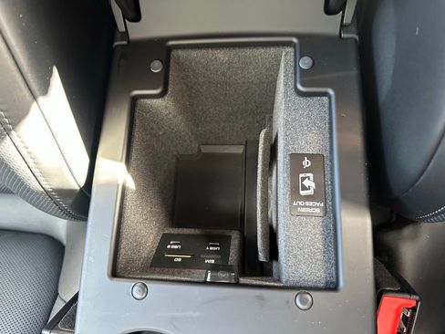 Certified 2023 Porsche Macan Turbo image 28