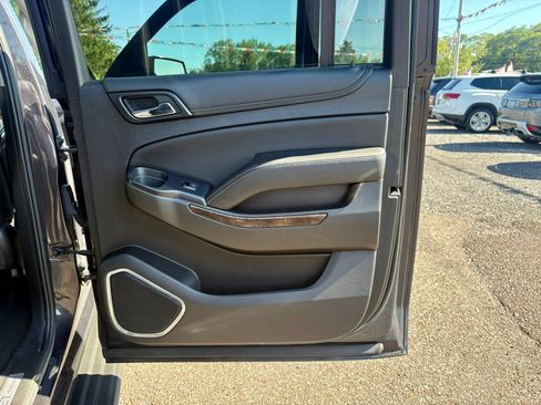 Used 2016 Chevrolet Suburban LT w/ Luxury Package AWD/4WD image 13
