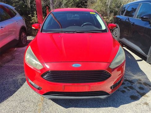 Used 2016 Ford Focus SE image 2