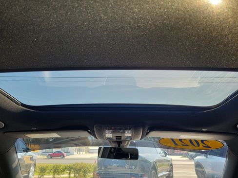 Used 2021 Mercedes-Benz GLB 250 4MATIC w/ Premium Package image 20