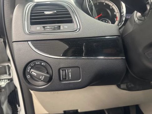 Used 2019 Dodge Grand Caravan SXT FWD image 13
