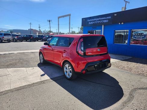 Used 2016 Kia Soul + image 5