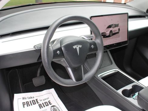 Used 2024 Tesla Model Y Long Range AWD/4WD image 8