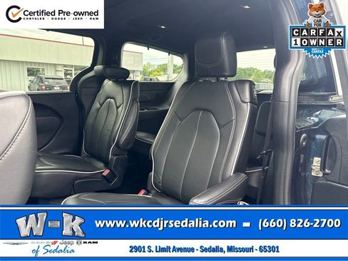 Used 2025 Chrysler Pacifica Limited FWD image 16