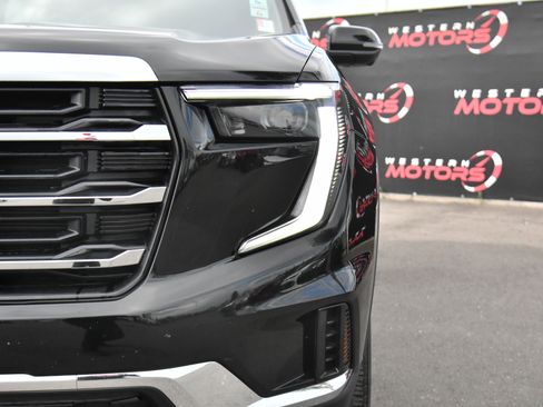 Used 2025 GMC Acadia Elevation image 11