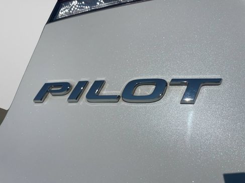 Used 2022 Honda Pilot Elite image 17