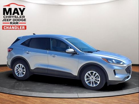 Used 2021 Ford Escape SE image 2