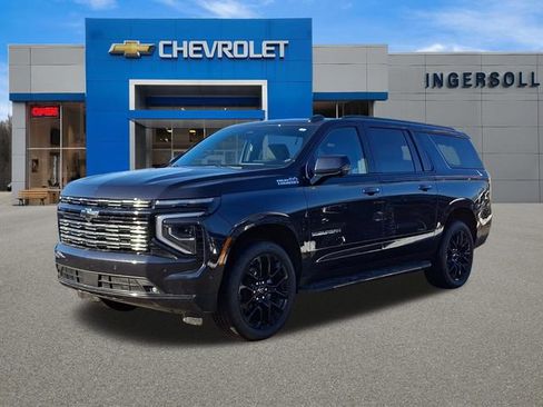 Used 2025 Chevrolet Suburban High Country w/ Sun And Tow Package AWD/4WD image 31