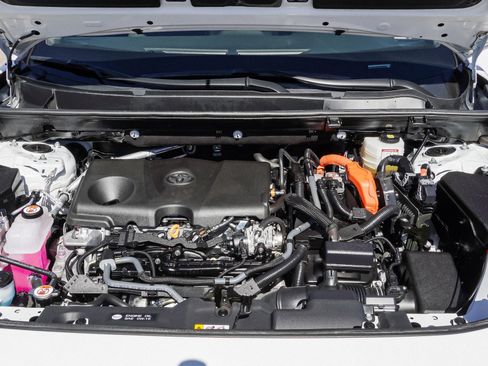 Certified 2025 Toyota RAV4 LE image 15