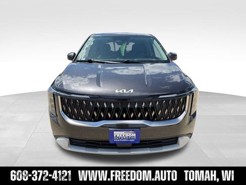 Used 2025 Kia Carnival FWD image 8