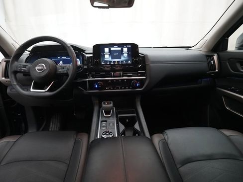 Certified 2025 Nissan Pathfinder Platinum AWD/4WD image 5