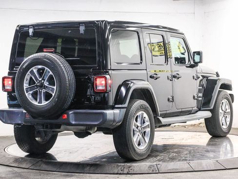 Used 2019 Jeep Wrangler Unlimited Sahara AWD/4WD image 4