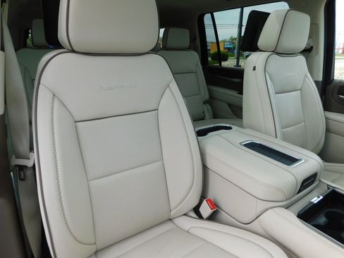 Used 2023 GMC Yukon XL Denali w/ Denali Reserve Package AWD/4WD image 22