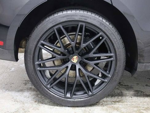 Used 2023 Porsche Macan Turbo image 38