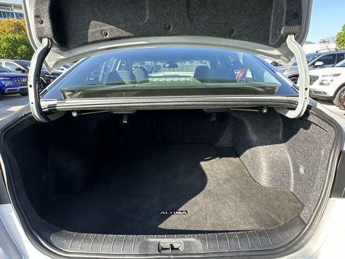 Used 2024 Nissan Altima 2.5 SV FWD image 25