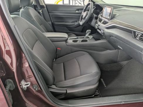 Used 2025 Nissan Altima 2.5 SV FWD image 31