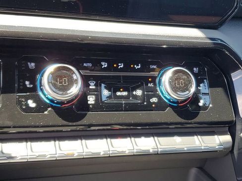 New 2026 GMC Sierra 2500 AT4 w/ AT4 Premium Plus Package AWD/4WD image 24