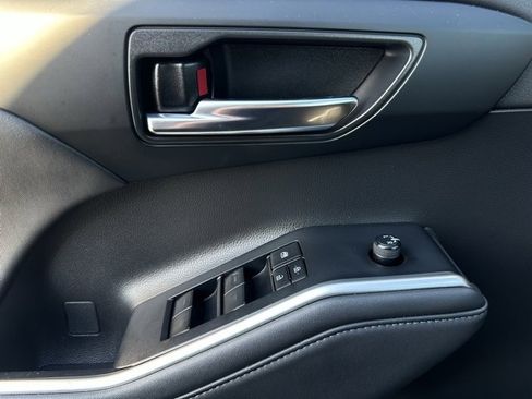 Used 2022 Toyota Highlander XLE image 13