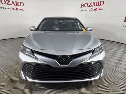 Used 2018 Toyota Camry LE image 2