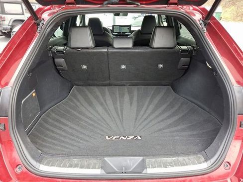 Used 2021 Toyota Venza XLE image 28