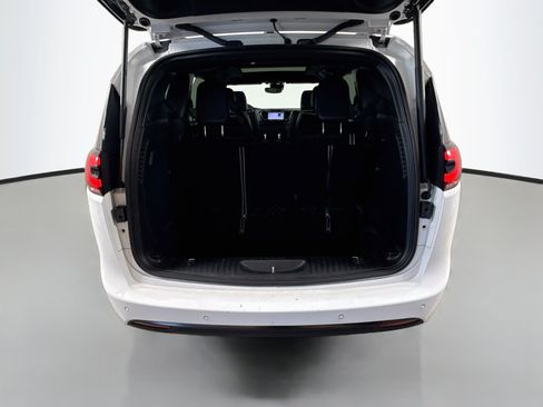 Used 2025 Chrysler Pacifica Limited FWD image 25
