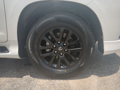 Used 2023 Lexus GX 460 w/ Black Line Special Edition AWD/4WD image 9