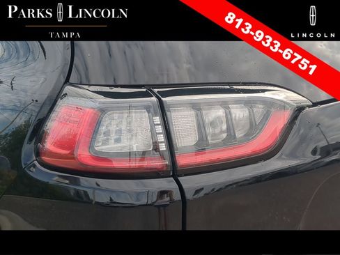 Used 2022 Jeep Cherokee Latitude Lux w/ Sun & Sound Group AWD/4WD image 7