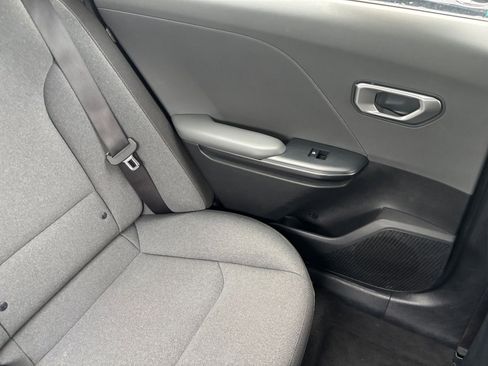 Used 2025 Kia K4 LXS FWD image 36