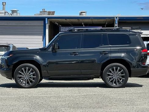 Used 2024 Lexus GX 550 w/ Accessory Package (31) image 5