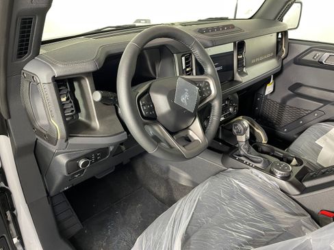 New 2025 Ford Bronco Badlands image 2