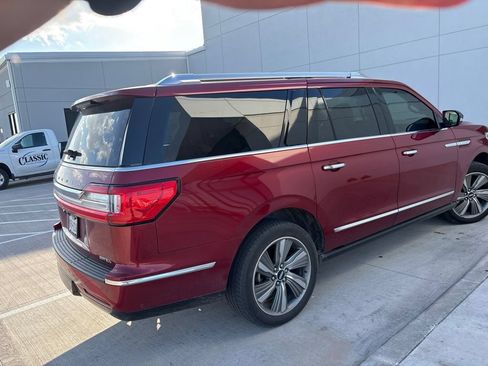 Used 2018 Lincoln Navigator L Reserve w/ Technology Package AWD/4WD image 3