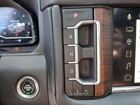 Used 2023 GMC Yukon XL Denali Ultimate image 12