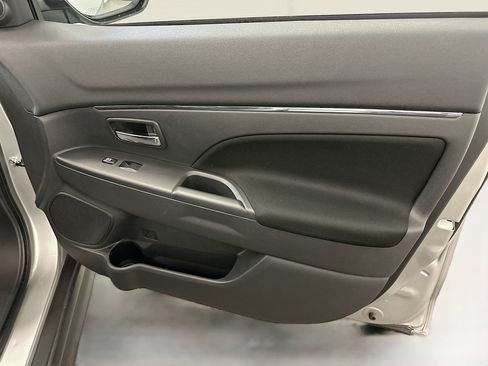 Used 2025 Mitsubishi Outlander Sport ES image 32