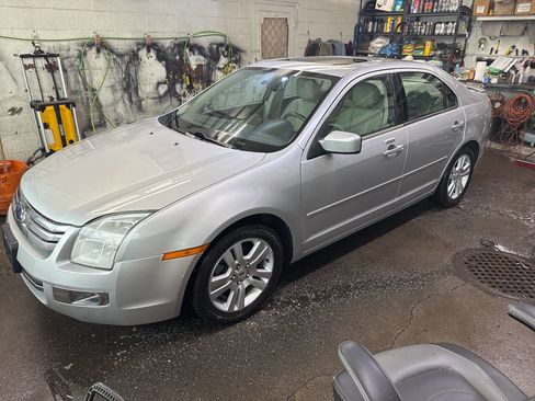 Used 2009 Ford Fusion SEL image 1