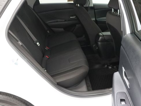 Used 2025 Hyundai Elantra SE FWD image 31