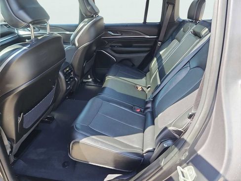 Used 2023 Jeep Grand Cherokee Overland w/ Luxury Tech Group IV AWD/4WD image 35