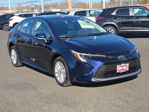 Used 2024 Toyota Corolla XLE image 9