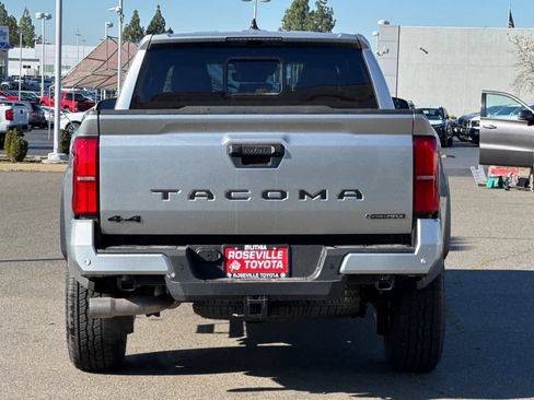 New 2025 Toyota Tacoma TRD Off-Road AWD/4WD image 7