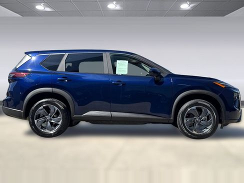 Used 2025 Nissan Rogue SV FWD image 8