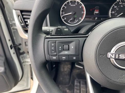 Used 2023 Nissan Rogue SV AWD/4WD image 15