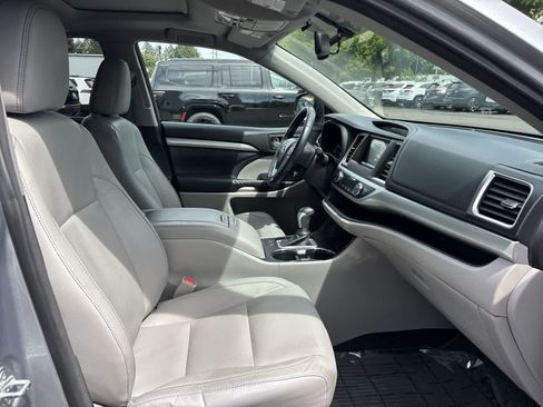 Used 2014 Toyota Highlander XLE AWD/4WD image 5